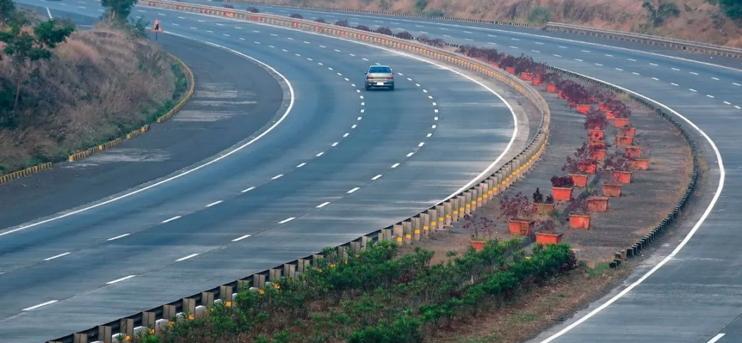 National Highway 44 scenic stretch connecting major Indian cities for long-distance travel